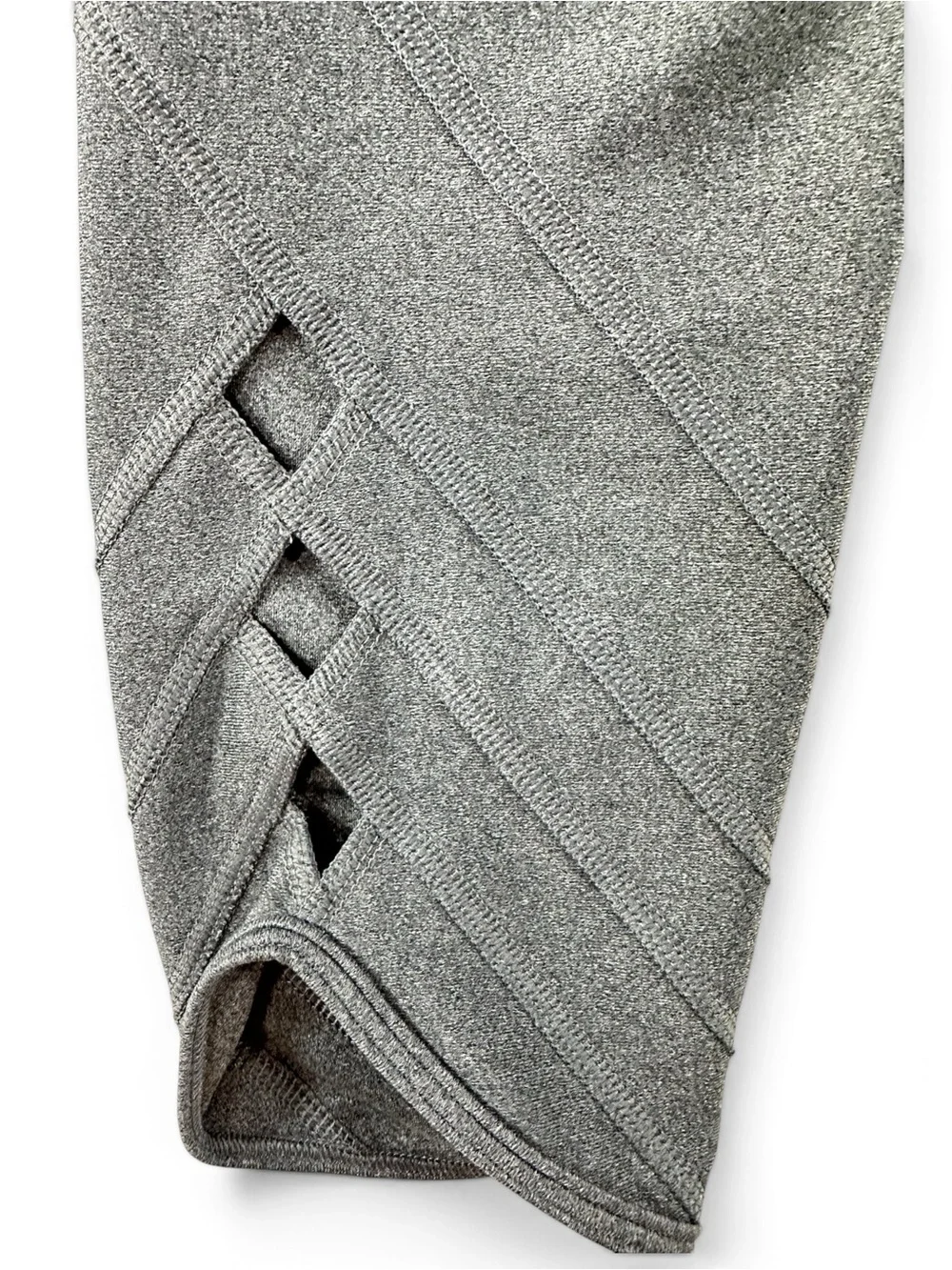 Under Armour Women’s M Dark Gray Cropped Performance Leggings